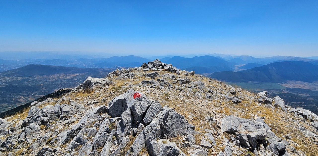 Mikri-Zireia-Dousia-summit